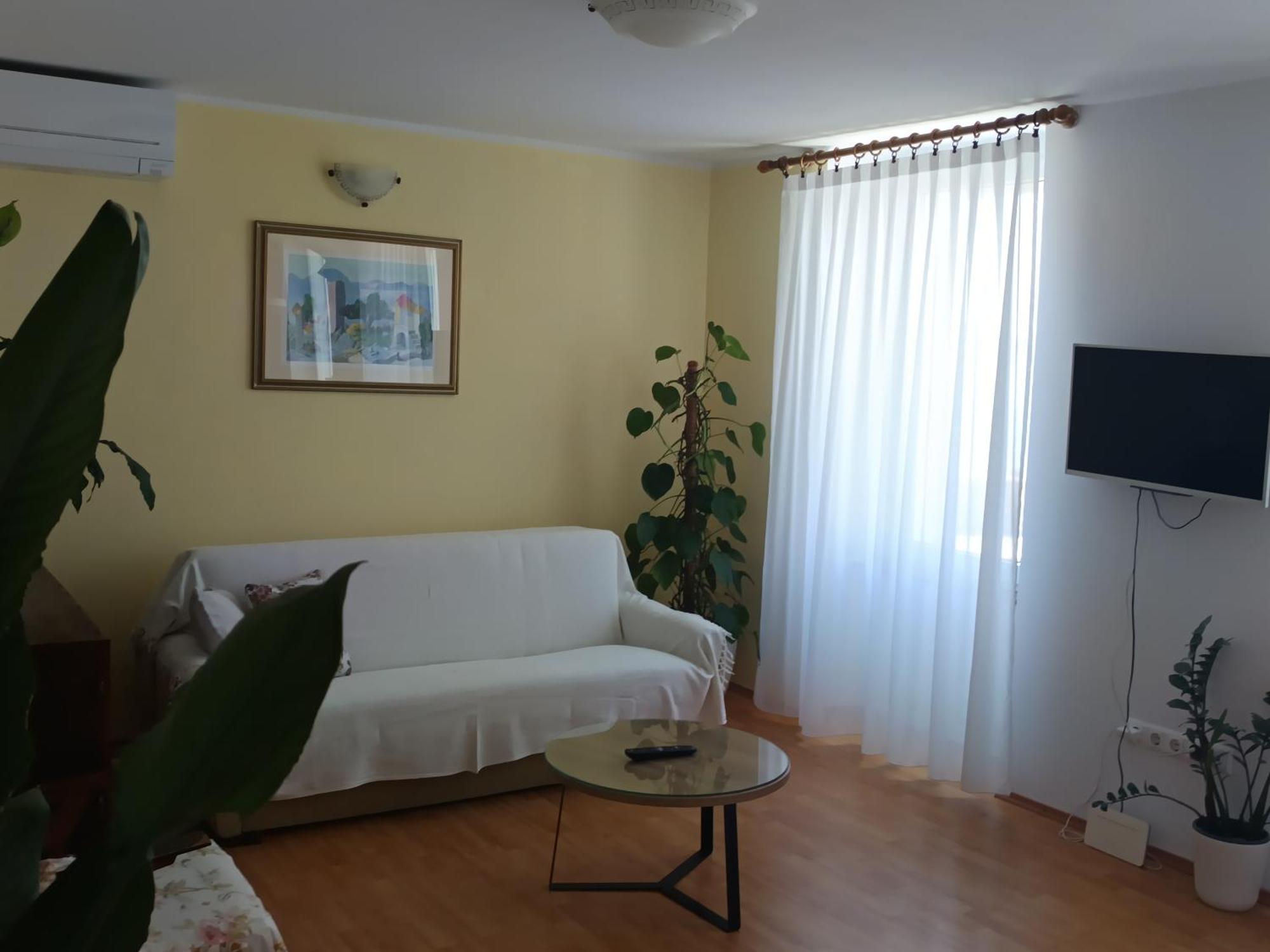 Apartment & Elizabet